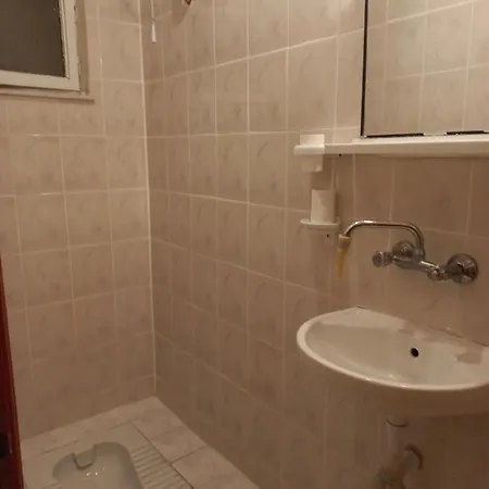 Adventurous Local بيت شباب *