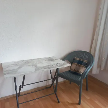 بيت شباب Adventurous Local *