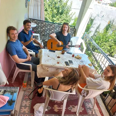 Adventurous Local Hostal *
