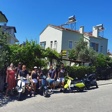 Hostal Adventurous Local