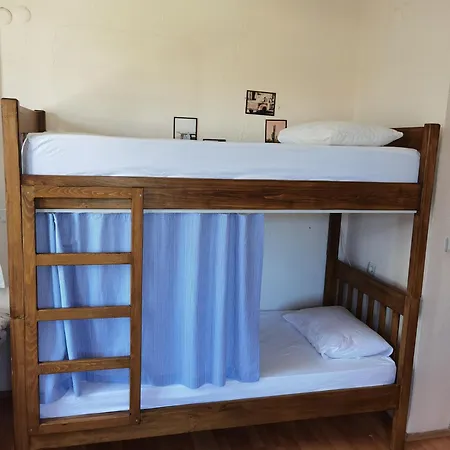 Hostal Adventurous Local