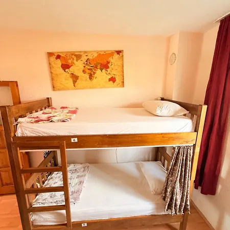 Hostel Adventurous Local